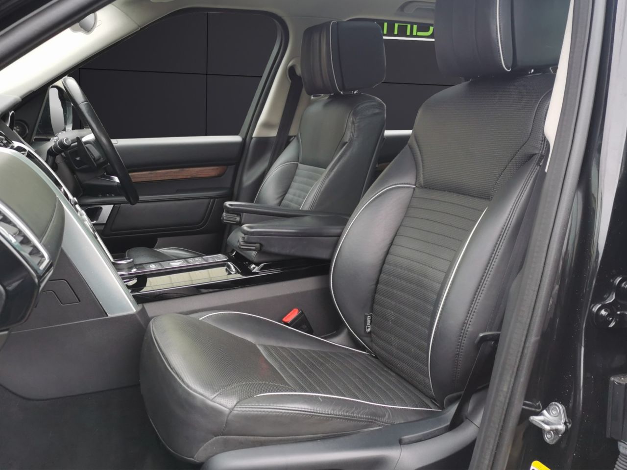 2017 LAND ROVER DISCOVERY 3.0 TD V6 HSE Luxury SUV 5dr Diesel Auto 4WD Euro 6 (s/s) (258 ps) Very Low - vehicle photo 18 for sale on PureCar