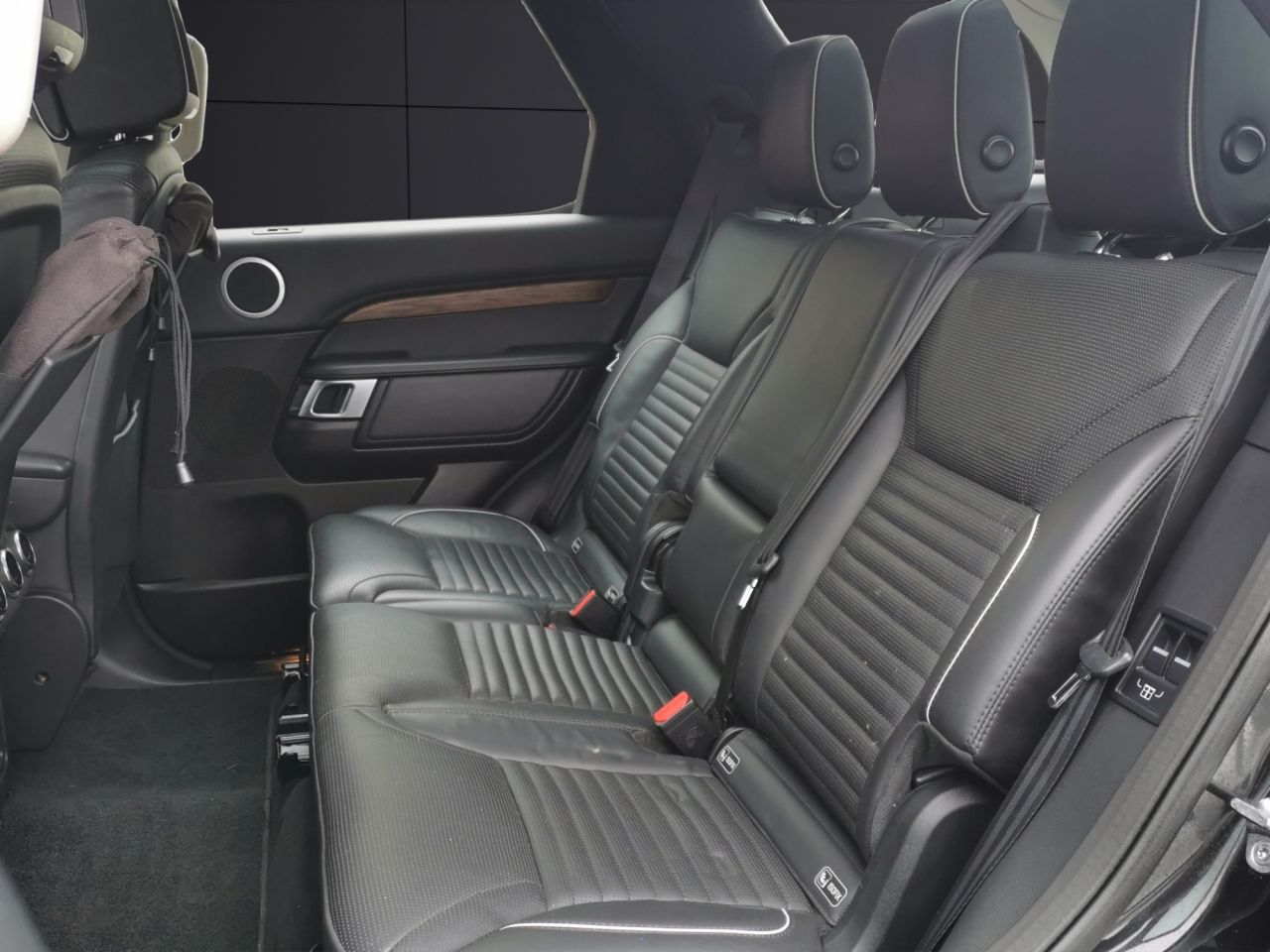 2017 LAND ROVER DISCOVERY 3.0 TD V6 HSE Luxury SUV 5dr Diesel Auto 4WD Euro 6 (s/s) (258 ps) Very Low - vehicle photo 19 for sale on PureCar