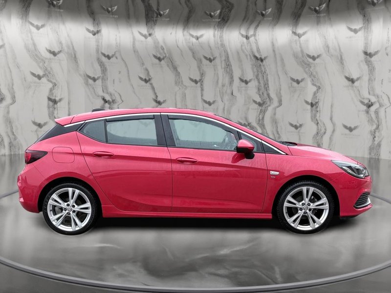 2017 Vauxhall Astra in red — photo 10 of 24