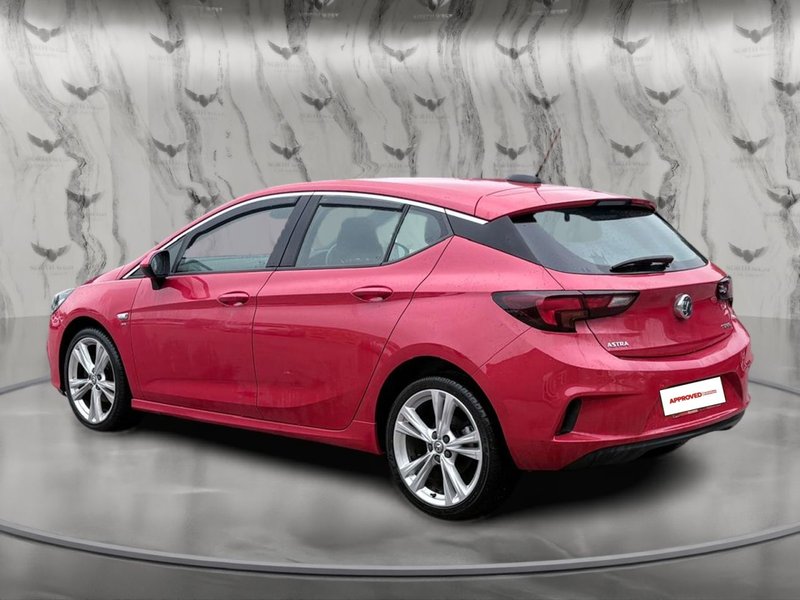 2017 Vauxhall Astra in red — photo 11 of 24
