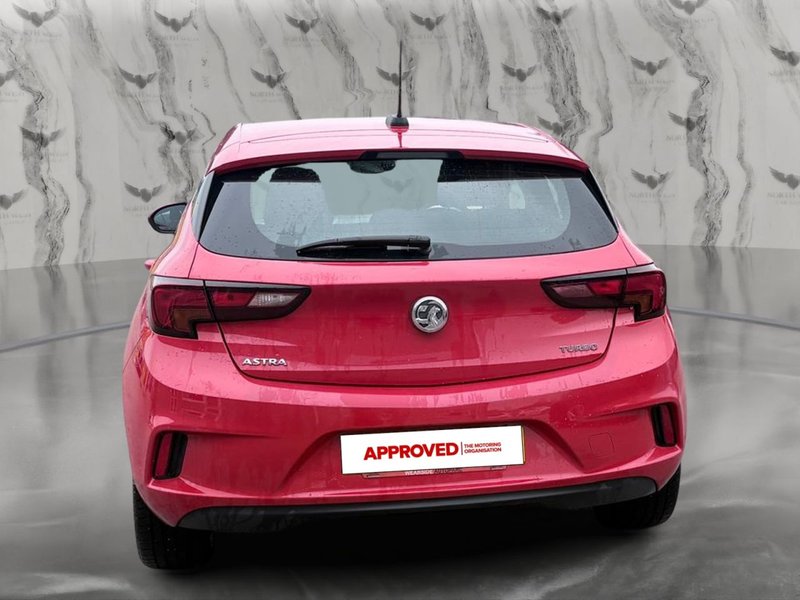 2017 Vauxhall Astra in red — photo 5 of 24