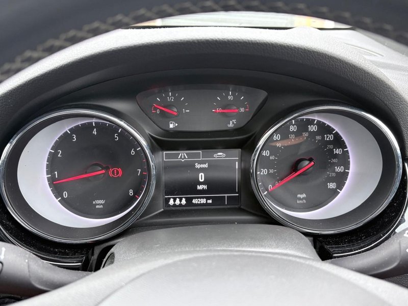 2017 Vauxhall Astra in red — photo 13 of 24