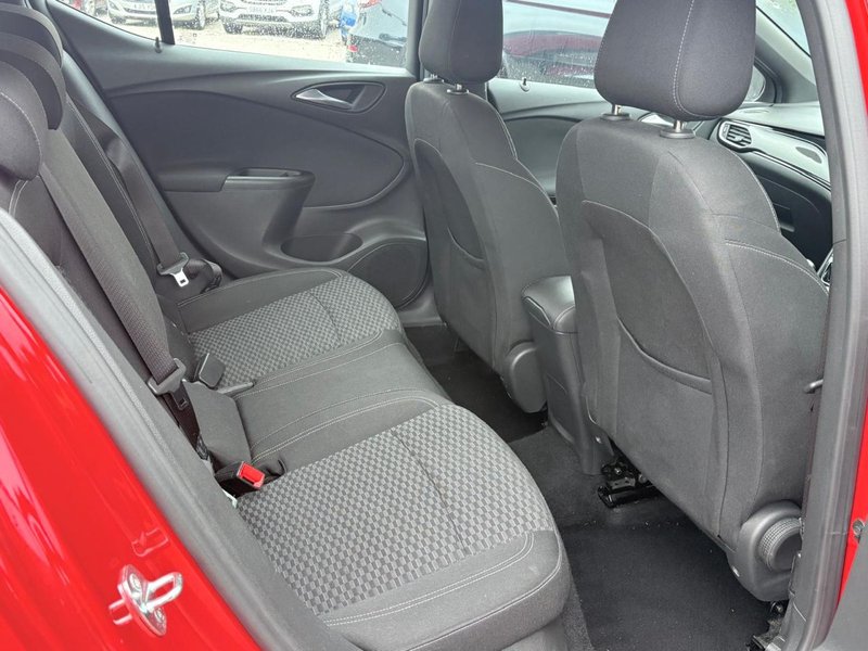 2017 Vauxhall Astra in red — photo 18 of 24