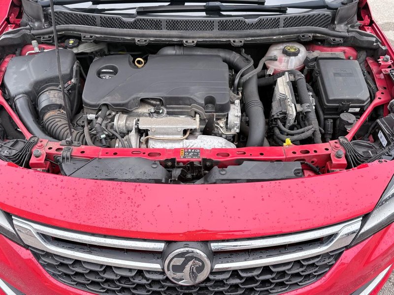 2017 Vauxhall Astra in red — photo 21 of 24