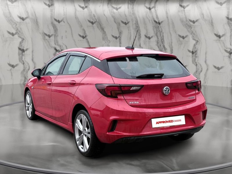 2017 Vauxhall Astra in red — photo 8 of 24