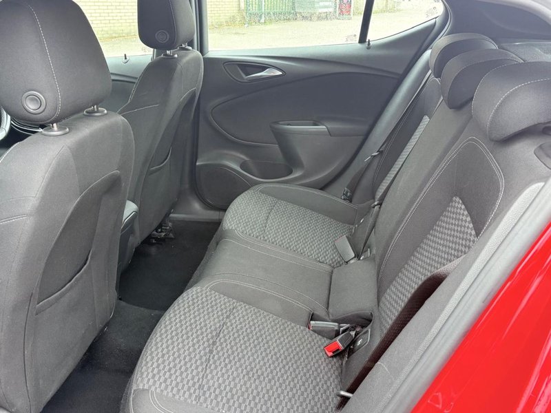 2017 Vauxhall Astra in red — photo 19 of 24