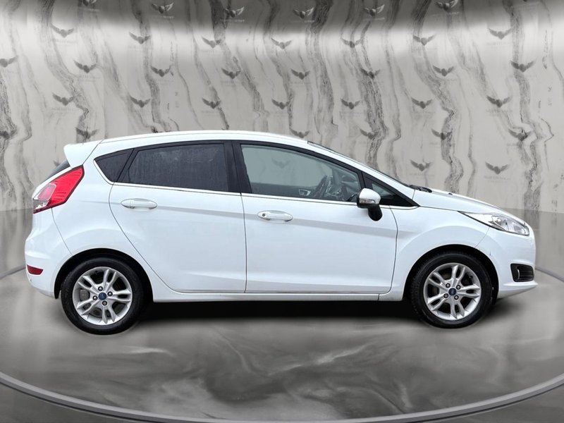 2015 Ford Fiesta in white — photo 3 of 21