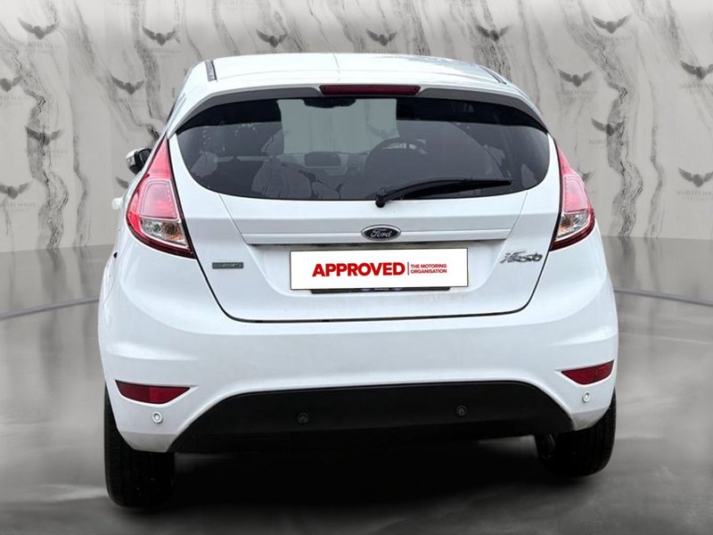2015 Ford Fiesta in white — photo 5 of 21