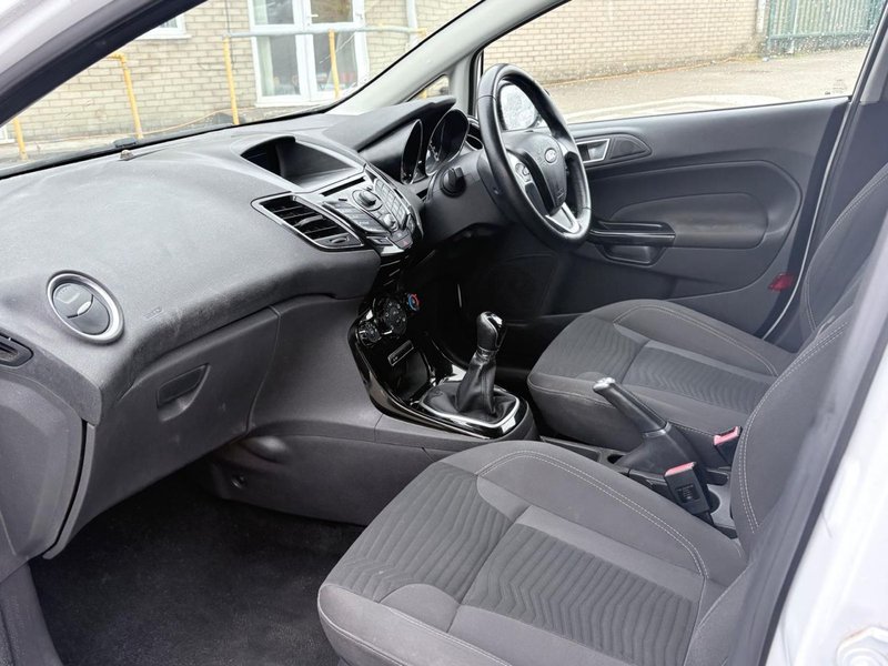 2015 Ford Fiesta in white — photo 15 of 21