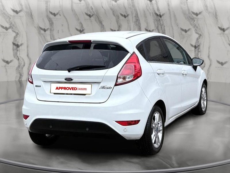 2015 Ford Fiesta in white — photo 2 of 21