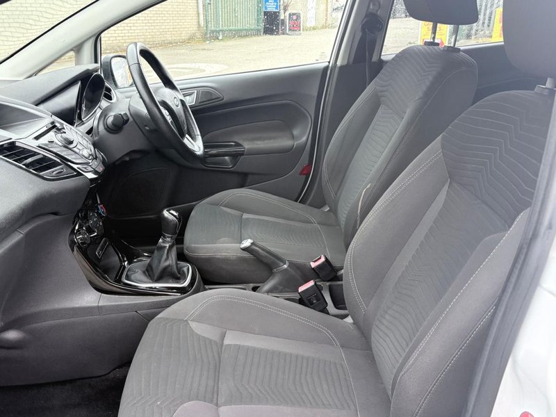 2015 Ford Fiesta in white — photo 16 of 21