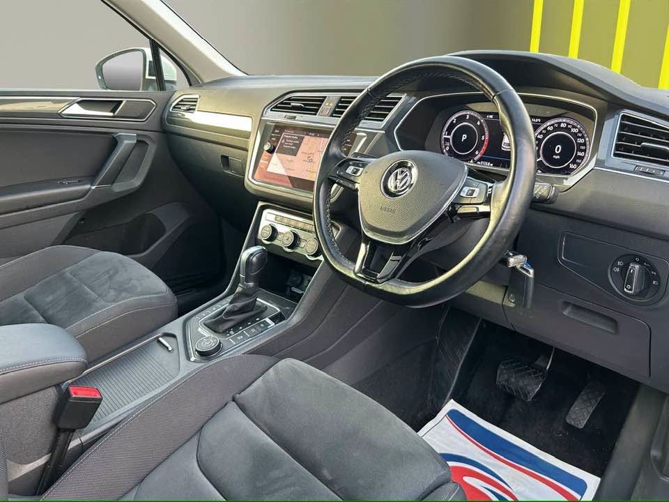2017 VOLKSWAGEN TIGUAN 2.0 TDI SEL SUV 5dr Diesel DSG 4Motion Euro 6 (s/s) (190 ps) - vehicle photo 9 for sale on PureCar