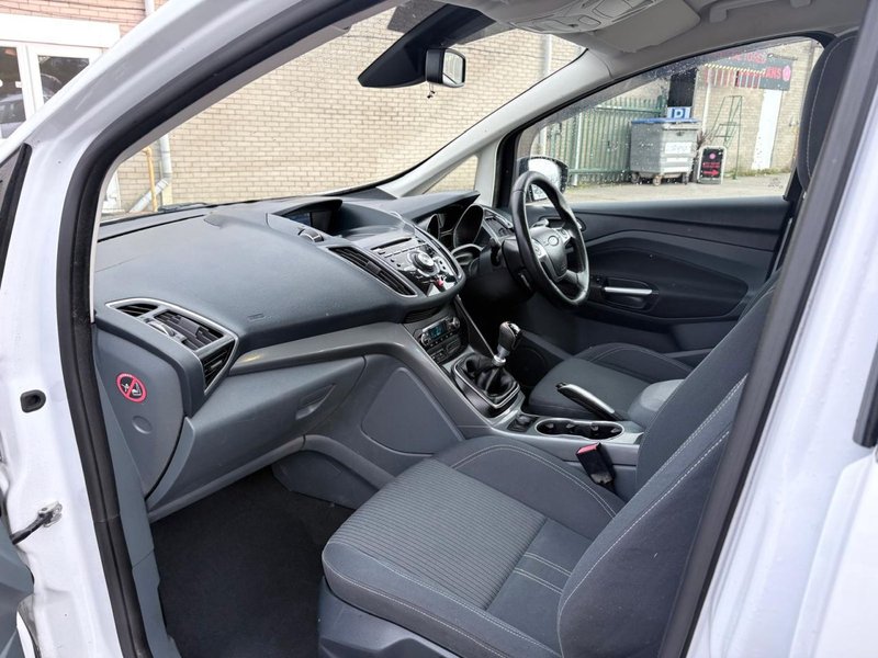 2012 Ford Grand C-Max in white — photo 7 of 24