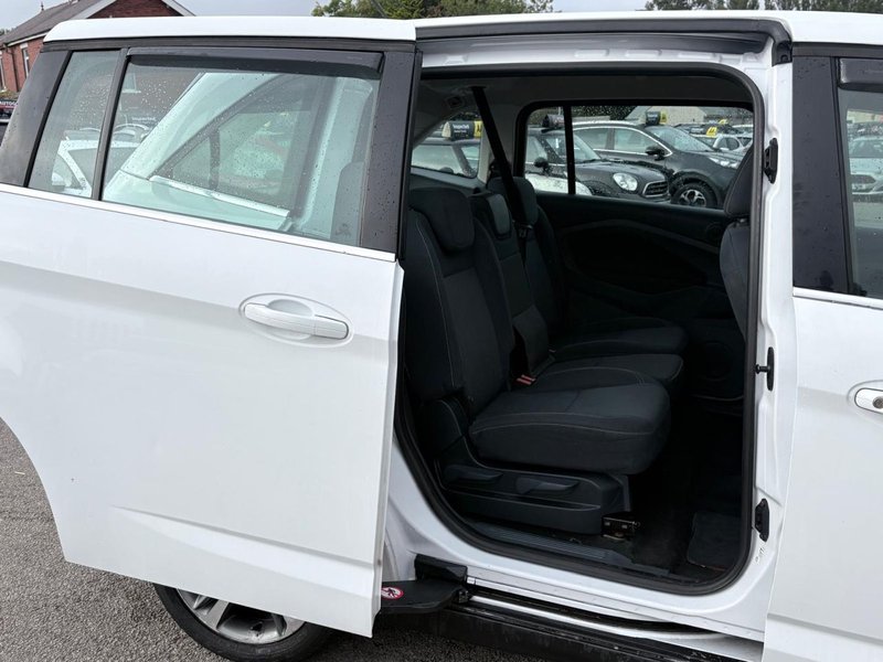 2012 Ford Grand C-Max in white — photo 10 of 24