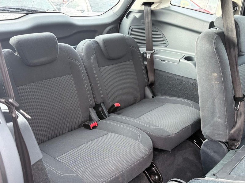 2012 Ford Grand C-Max in white — photo 21 of 24