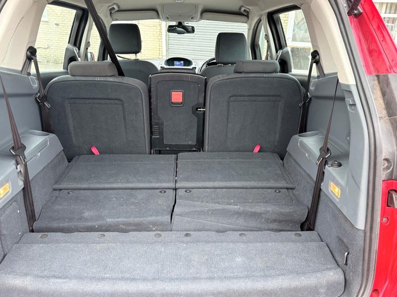 2011 Ford Grand C-Max in red — photo 22 of 24