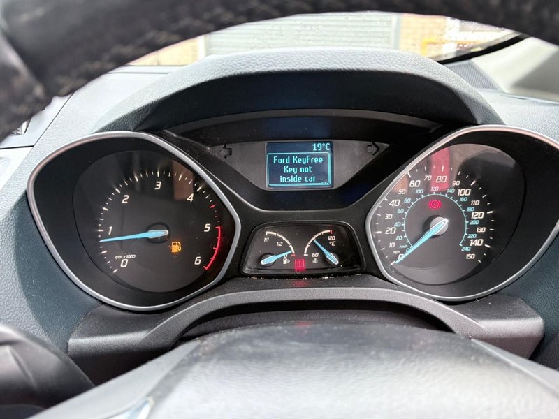 2011 Ford Grand C-Max in red — photo 15 of 24