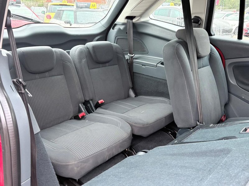 2011 Ford Grand C-Max in red — photo 19 of 24