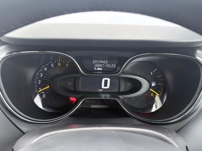2015 Renault Captur in orange — photo 12 of 21