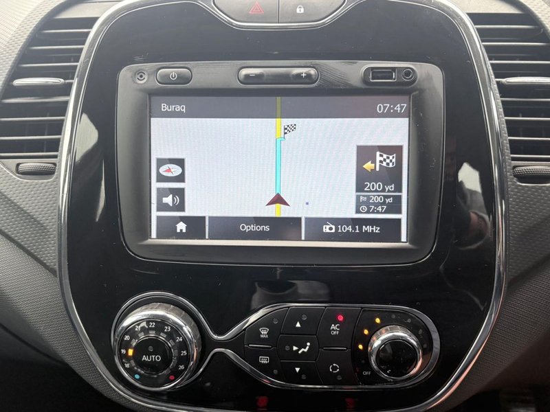 2015 Renault Captur in orange — photo 15 of 21
