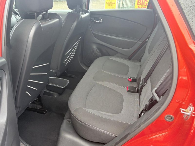 2015 Renault Captur in orange — photo 18 of 21