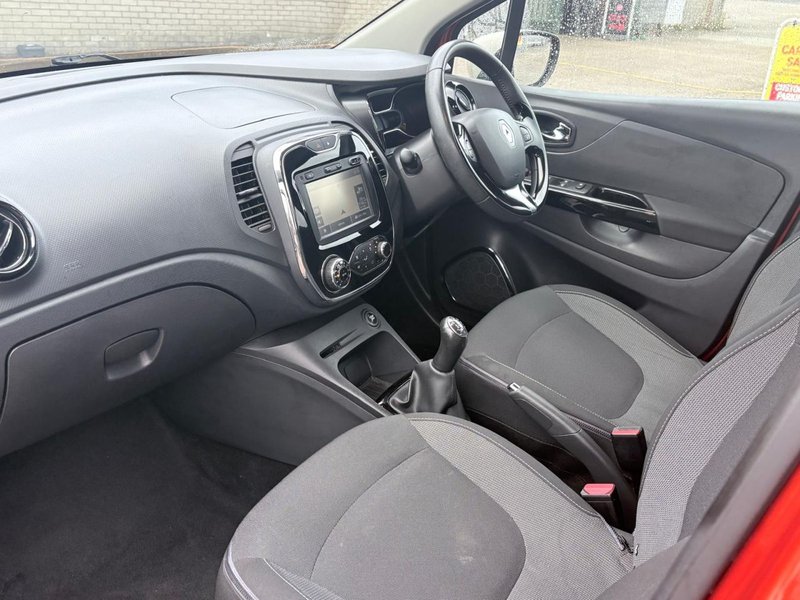 2015 Renault Captur in orange — photo 19 of 21