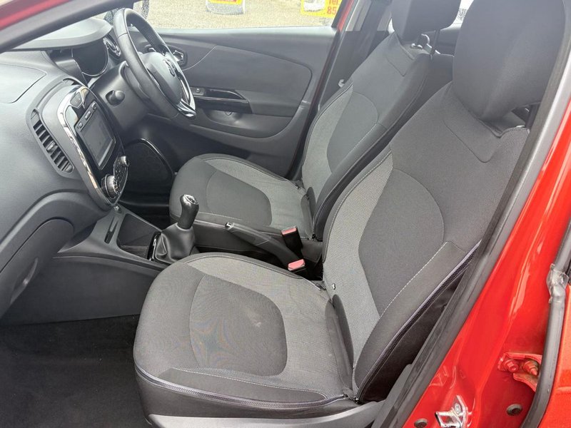 2015 Renault Captur in orange — photo 20 of 21