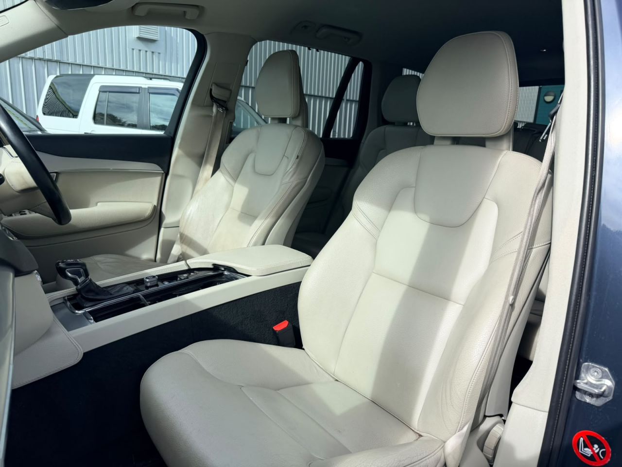 2018 VOLVO XC90 2.0 D5 PowerPulse Momentum SUV 5dr Diesel Auto 4WD Euro 6 (s/s) (235 ps) - vehicle photo 12 for sale on PureCar