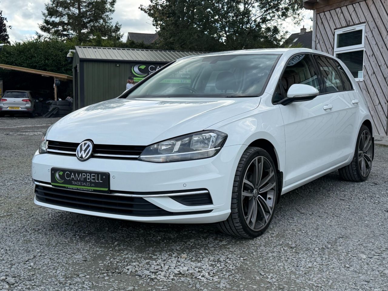 2017 VOLKSWAGEN GOLF 1.6 TDI BlueMotion Tech SE Nav Hatchback 5dr Diesel Manual Euro 6 (s/s) (11 - vehicle photo 2 for sale on PureCar
