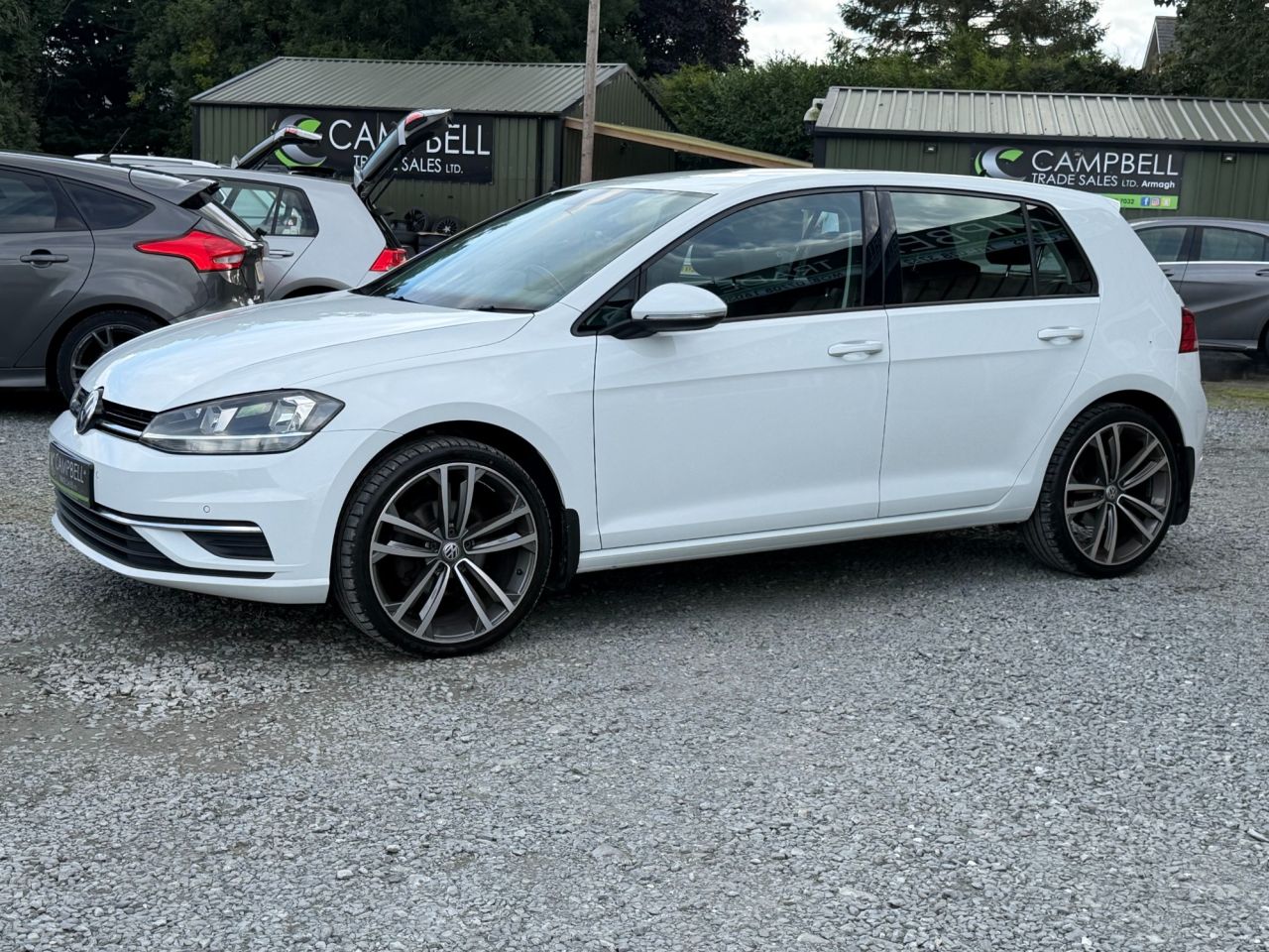 2017 VOLKSWAGEN GOLF 1.6 TDI BlueMotion Tech SE Nav Hatchback 5dr Diesel Manual Euro 6 (s/s) (11 - vehicle photo 3 for sale on PureCar