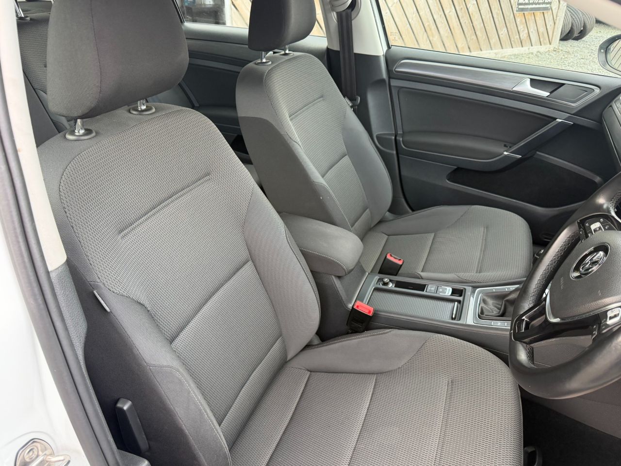 2017 VOLKSWAGEN GOLF 1.6 TDI BlueMotion Tech SE Nav Hatchback 5dr Diesel Manual Euro 6 (s/s) (11 - vehicle photo 8 for sale on PureCar