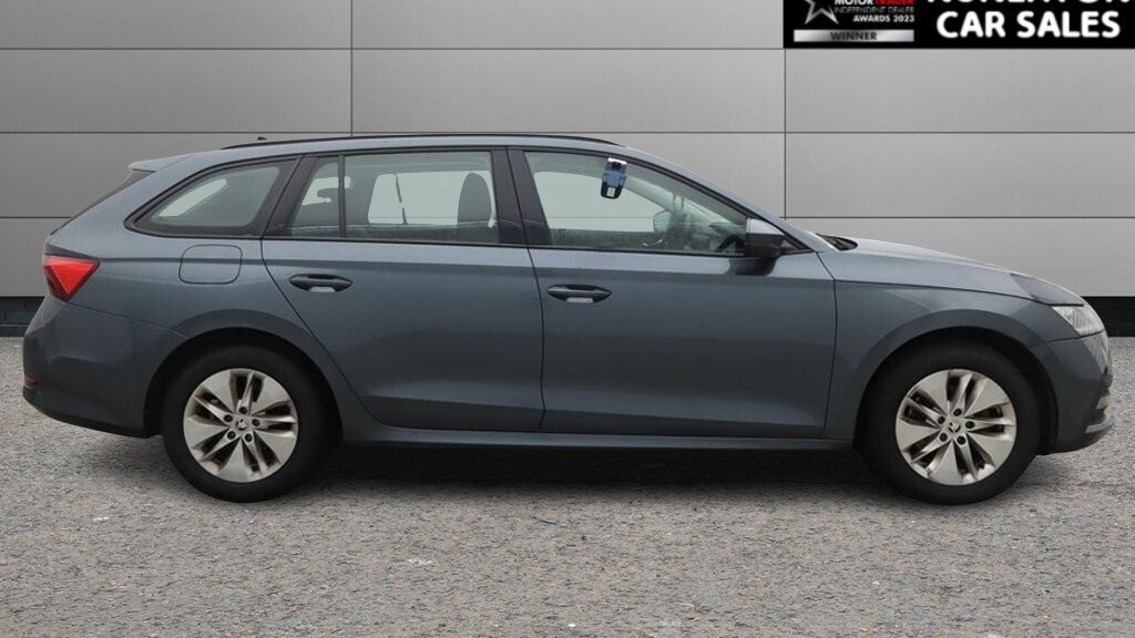 2021 Skoda Octavia — image 2