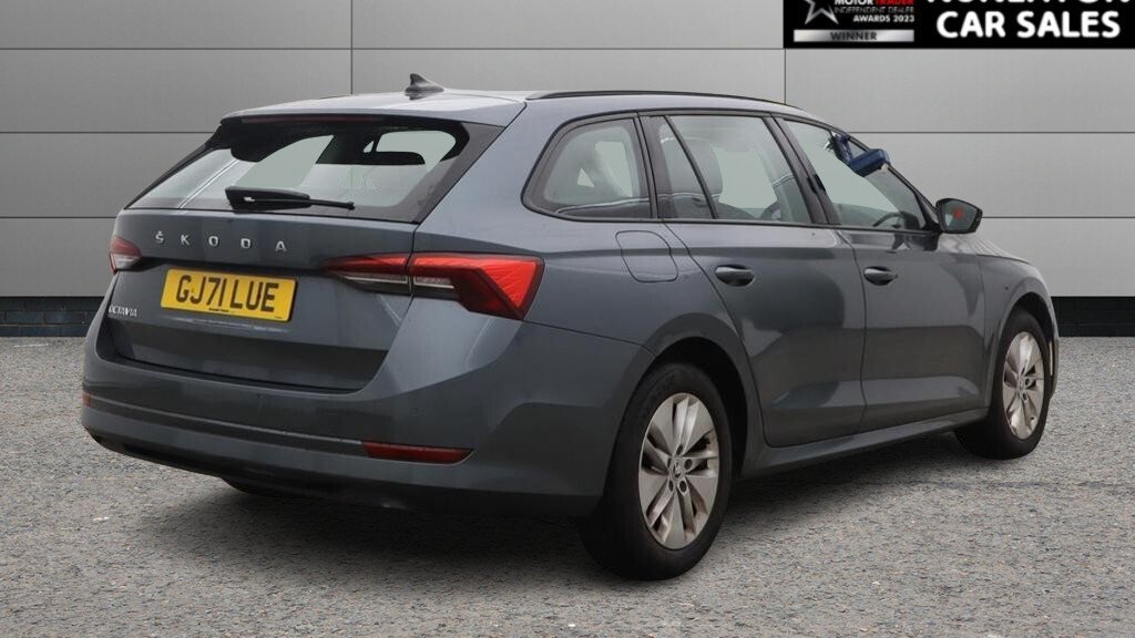 2021 Skoda Octavia — image 3