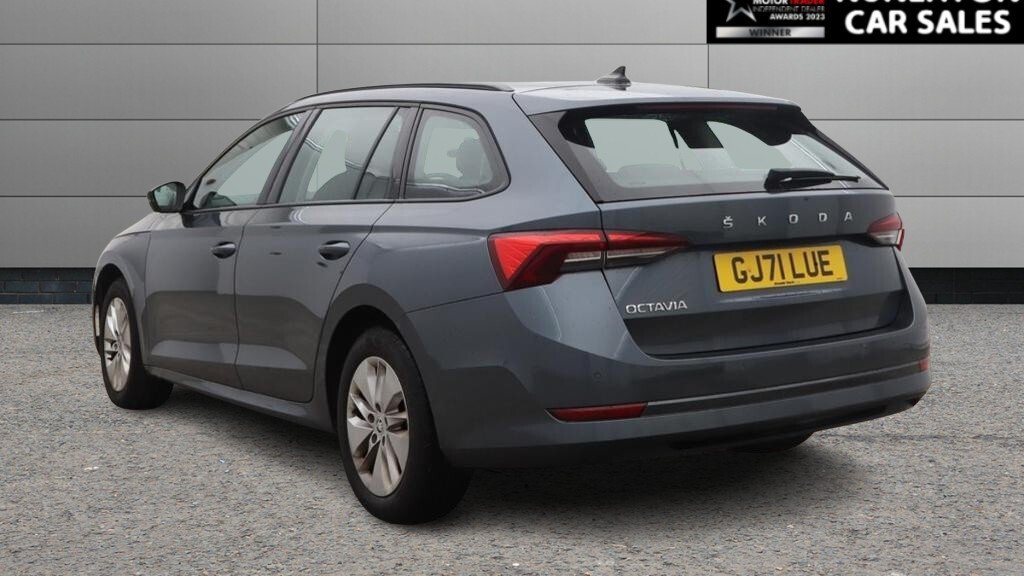 2021 Skoda Octavia — image 5
