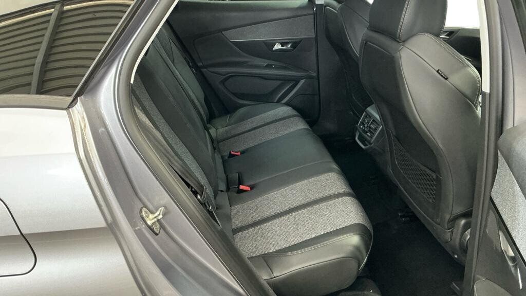 2019 Peugeot 3008 — image 10