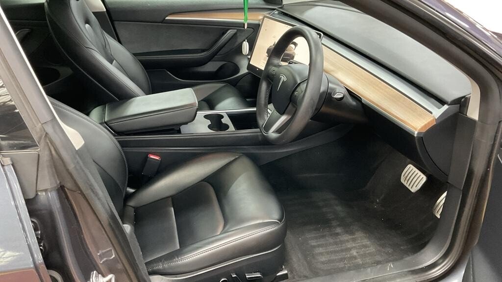 2023 Tesla Model 3 — image 8