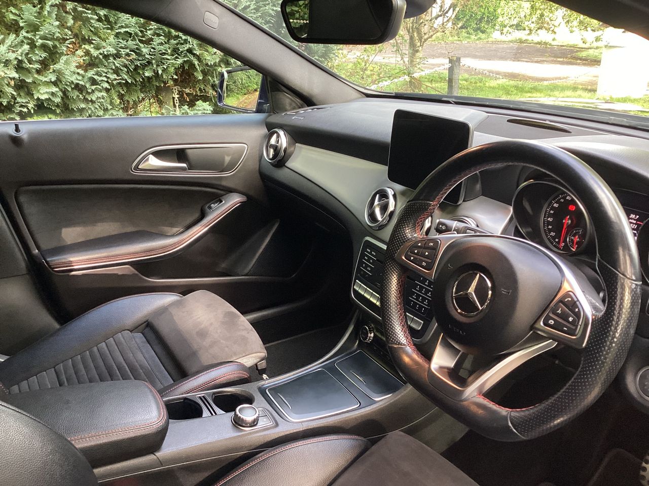 2018 MERCEDES GLA 2.1 GLA200d AMG Line (Premium) SUV 5dr Diesel 7G-DCT 4MATIC Euro 6 (s/s) (1 - vehicle photo 13 for sale on PureCar