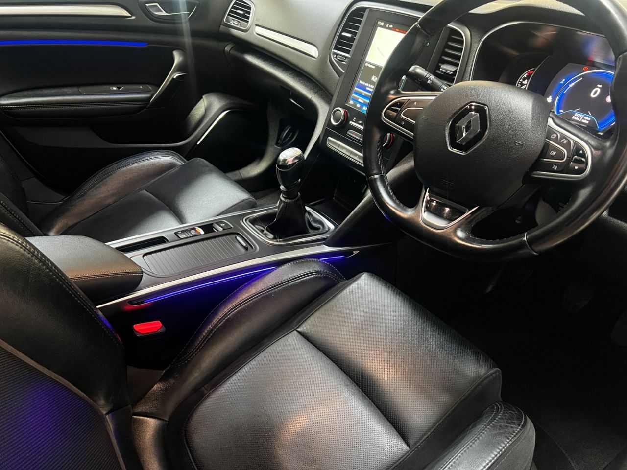 2017 RENAULT MEGANE 1.5 dCi Signature Nav Hatchback 5dr Diesel Manual Euro 6 (s/s) (110 ps) - vehicle photo 8 for sale on PureCar