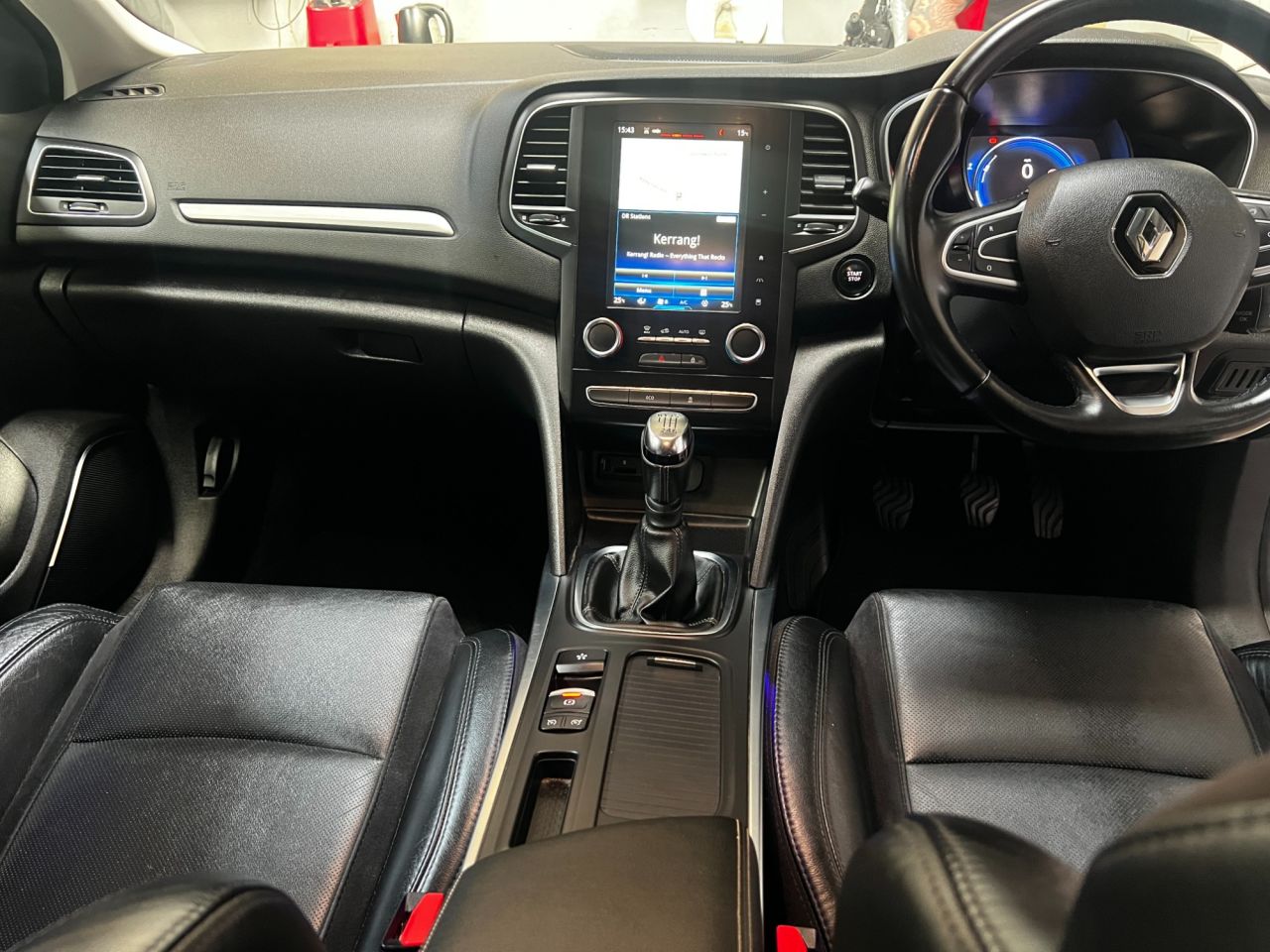 2017 RENAULT MEGANE 1.5 dCi Signature Nav Hatchback 5dr Diesel Manual Euro 6 (s/s) (110 ps) - vehicle photo 13 for sale on PureCar