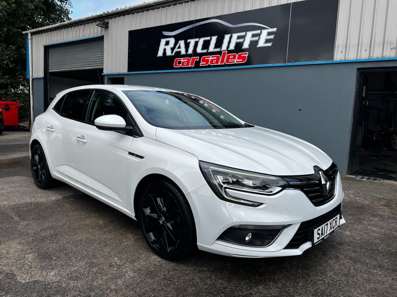 2017 RENAULT MEGANE 1.5 dCi Signature Nav Hatchback 5dr Diesel Manual Euro 6 (s/s) (110 ps) - vehicle photo 2 for sale on PureCar