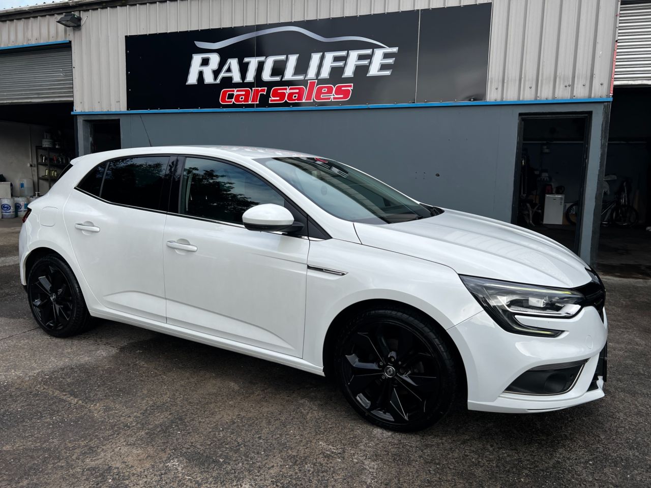 2017 RENAULT MEGANE 1.5 dCi Signature Nav Hatchback 5dr Diesel Manual Euro 6 (s/s) (110 ps) - vehicle photo 3 for sale on PureCar