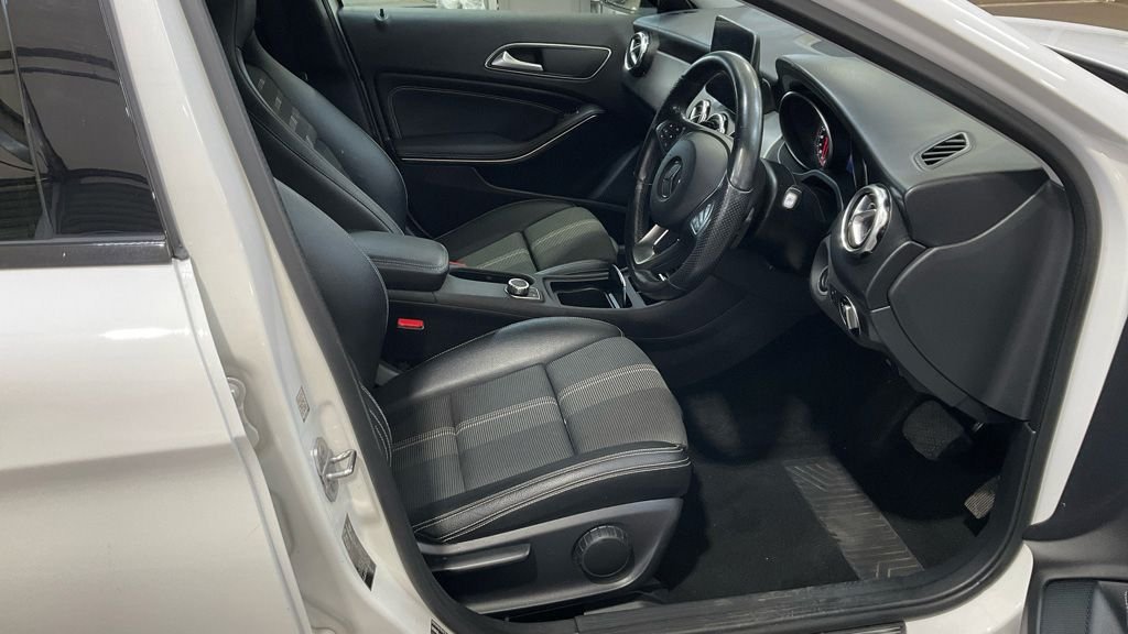 2019 Mercedes-Benz GLA — image 2