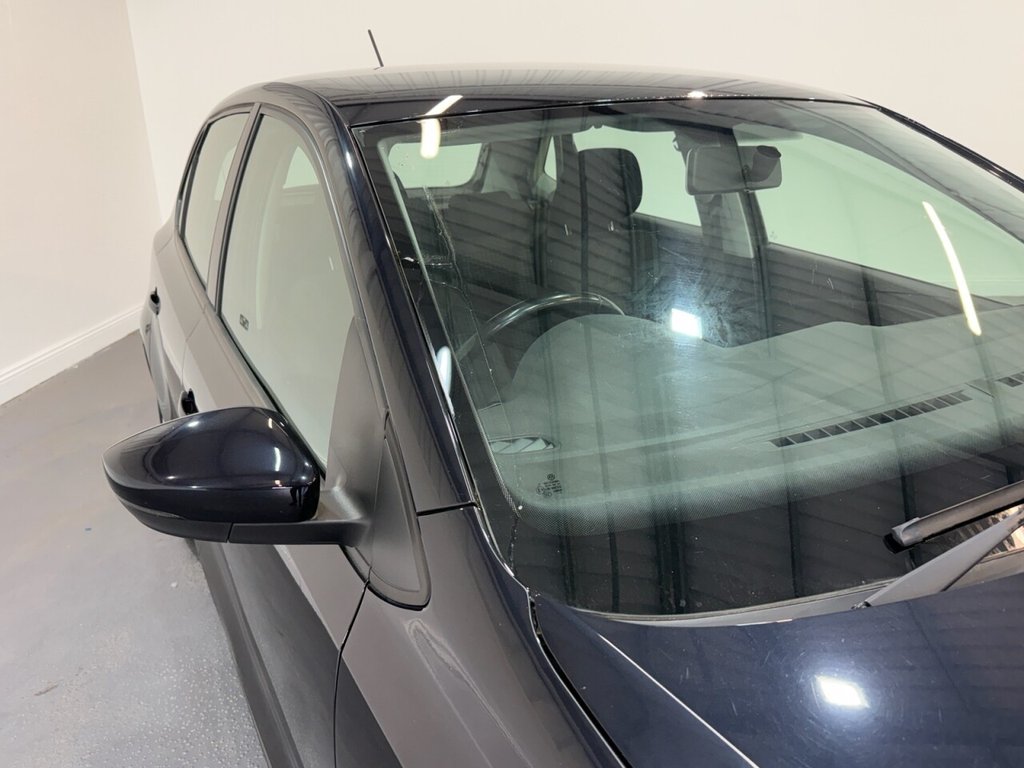 2014 Volkswagen Polo — image 5