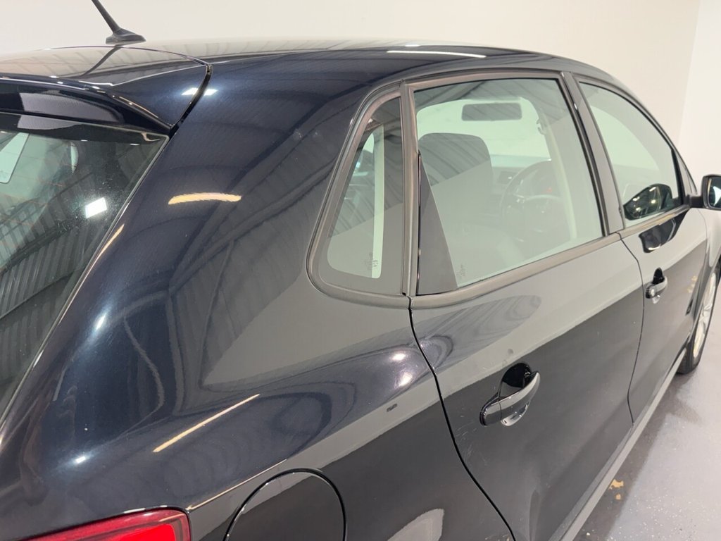 2014 Volkswagen Polo — image 6