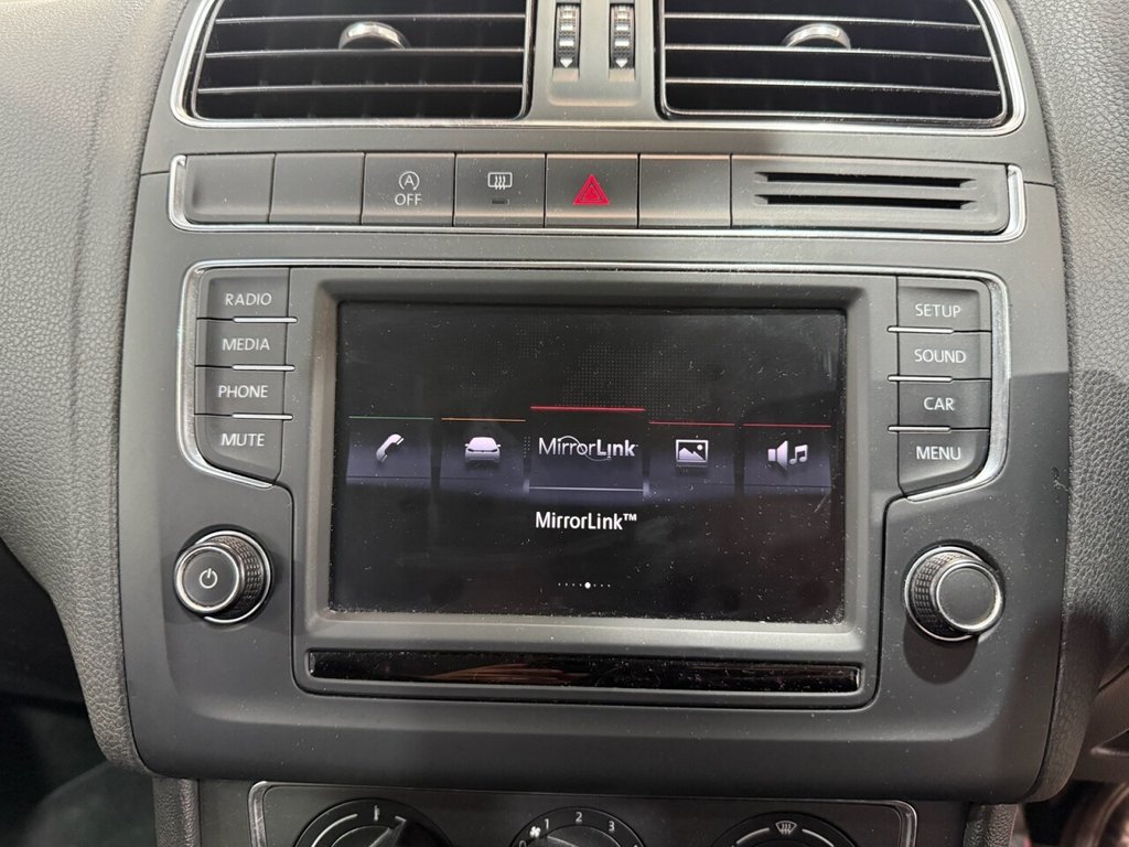 2014 Volkswagen Polo — image 9