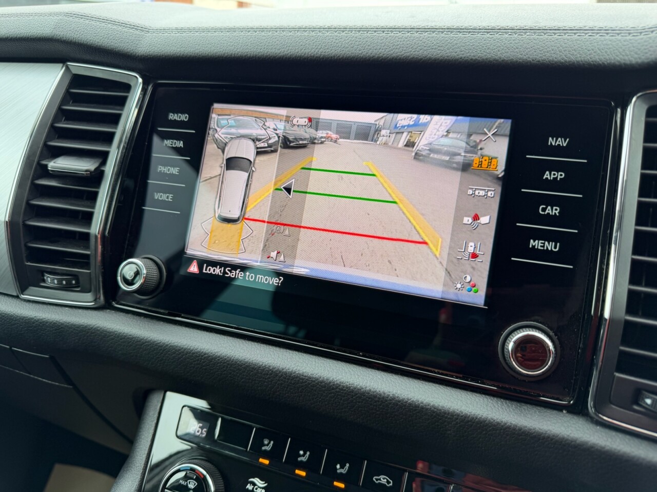 2023 SKODA KODIAQ 2.0 TDI SE Drive SUV 5dr Diesel DSG 4WD Euro 6 (s/s) (7 Seat) (150 ps) NI C - vehicle photo 27 for sale on PureCar