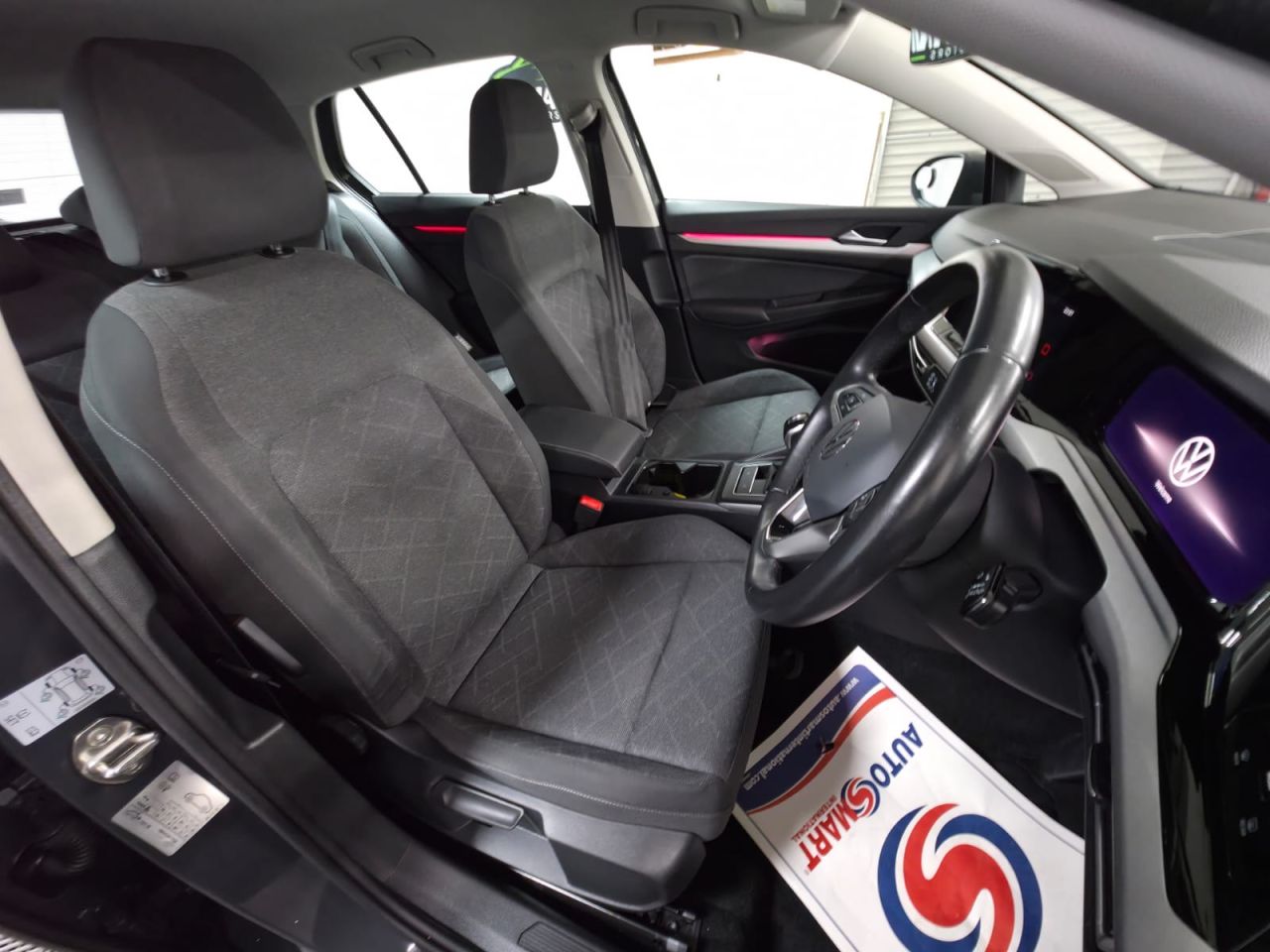 2024 VOLKSWAGEN GOLF 1.5 TSI Life Hatchback 5dr Petrol Manual Euro 6 (s/s) (130 ps) 1 Owner - Se - vehicle photo 19 for sale on PureCar