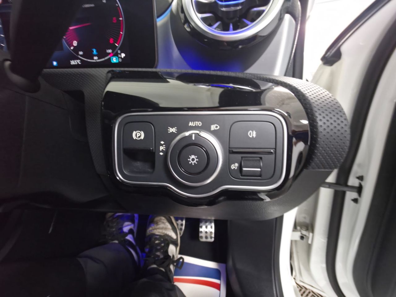 2025 MERCEDES A CLASS 2.0 A200d AMG Line (Executive) Hatchback 5dr Diesel 8G-DCT Euro 6 (s/s) (15 - vehicle photo 26 for sale on PureCar