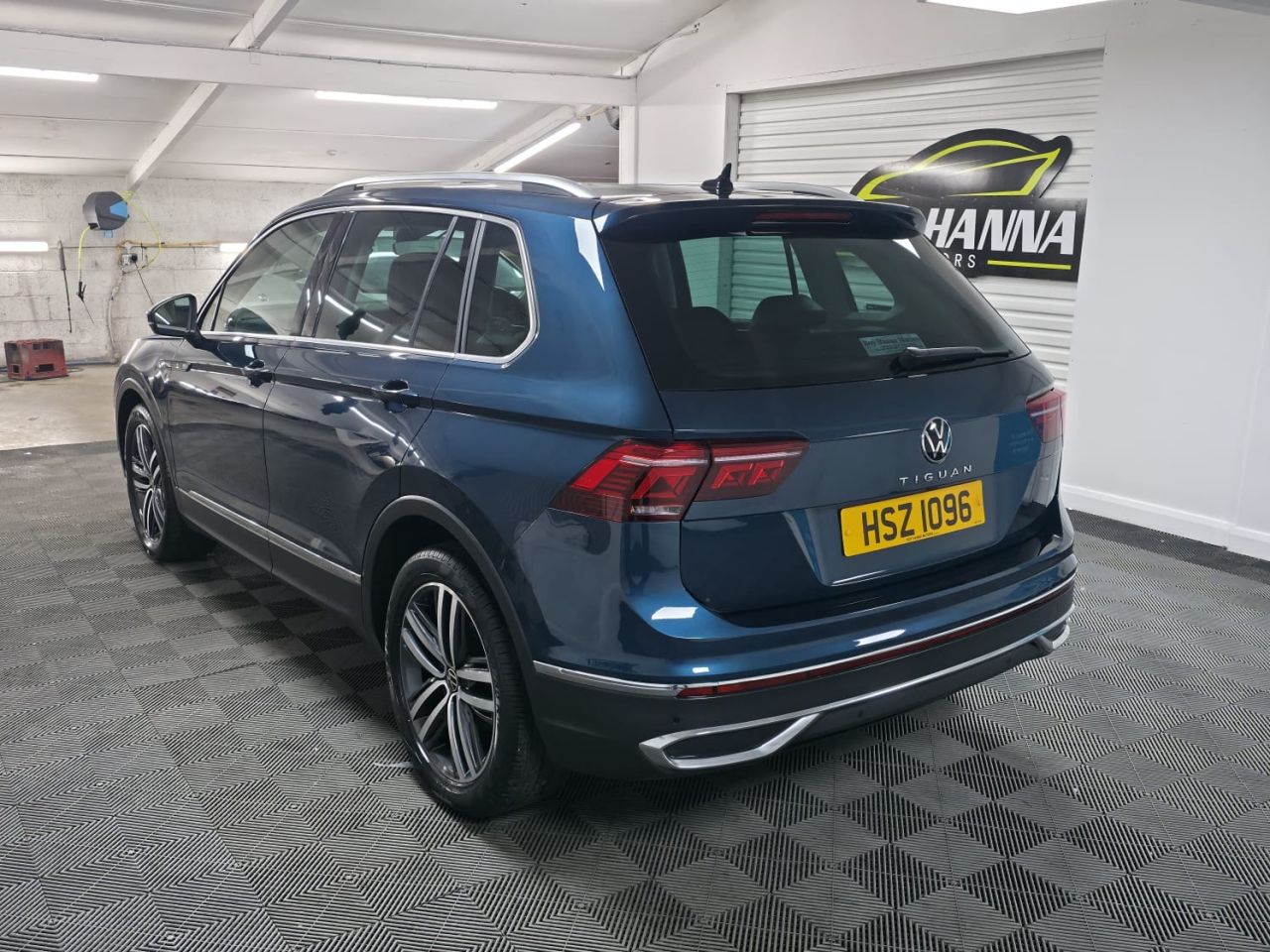 2023 VOLKSWAGEN TIGUAN 2.0 TDI Elegance SUV 5dr Diesel DSG Euro 6 (s/s) (150 ps) Panoramic Sunroof - vehicle photo 4 for sale on PureCar