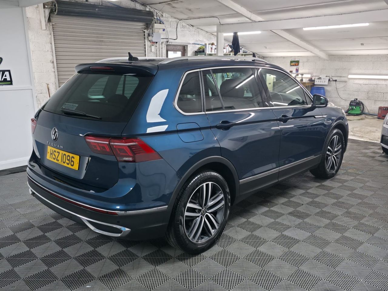 2023 VOLKSWAGEN TIGUAN 2.0 TDI Elegance SUV 5dr Diesel DSG Euro 6 (s/s) (150 ps) Panoramic Sunroof - vehicle photo 6 for sale on PureCar